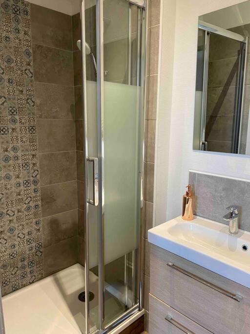 T2 Face Gare Sncf Appart Hotel Le Cygne 1 Bourges Eksteriør bilde